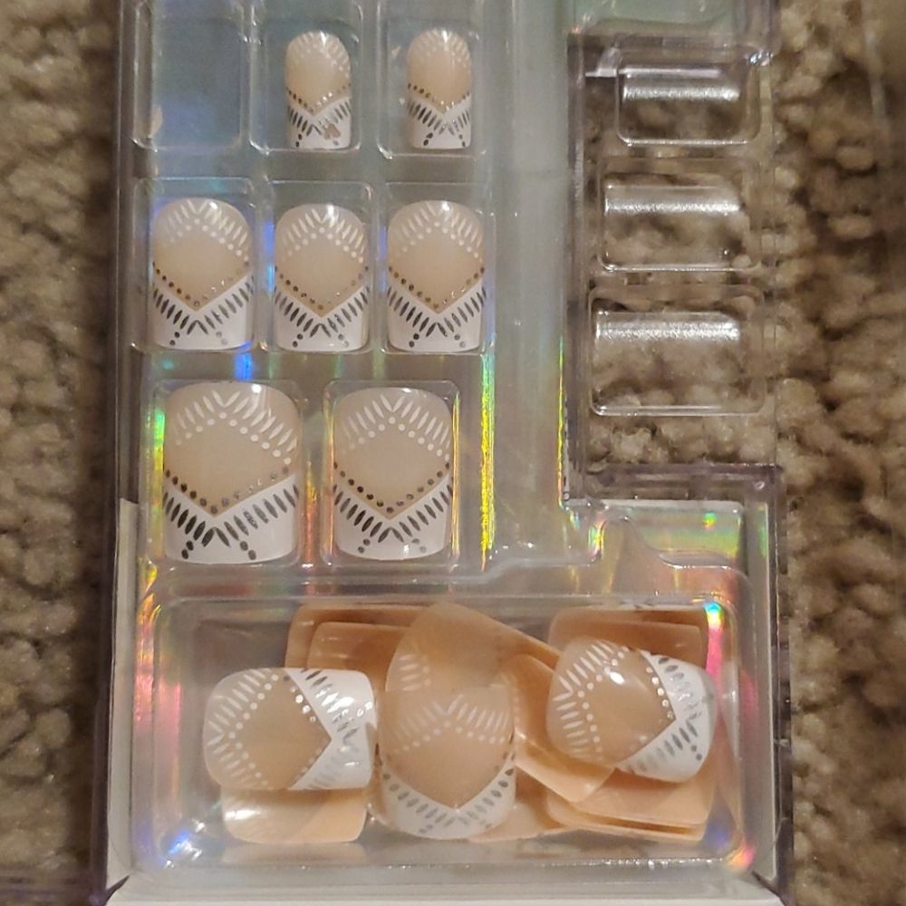 6 sets of fake nails 💅